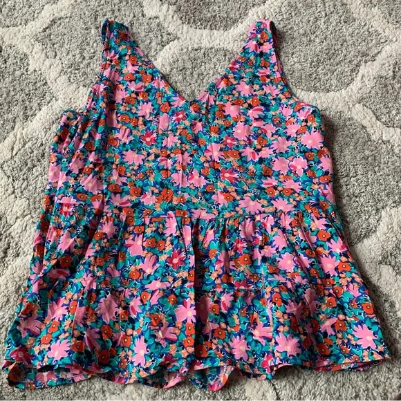 Woman’s Loft size large floral Daisy Double V Peplum Shell tank top - Picture 9 of 9